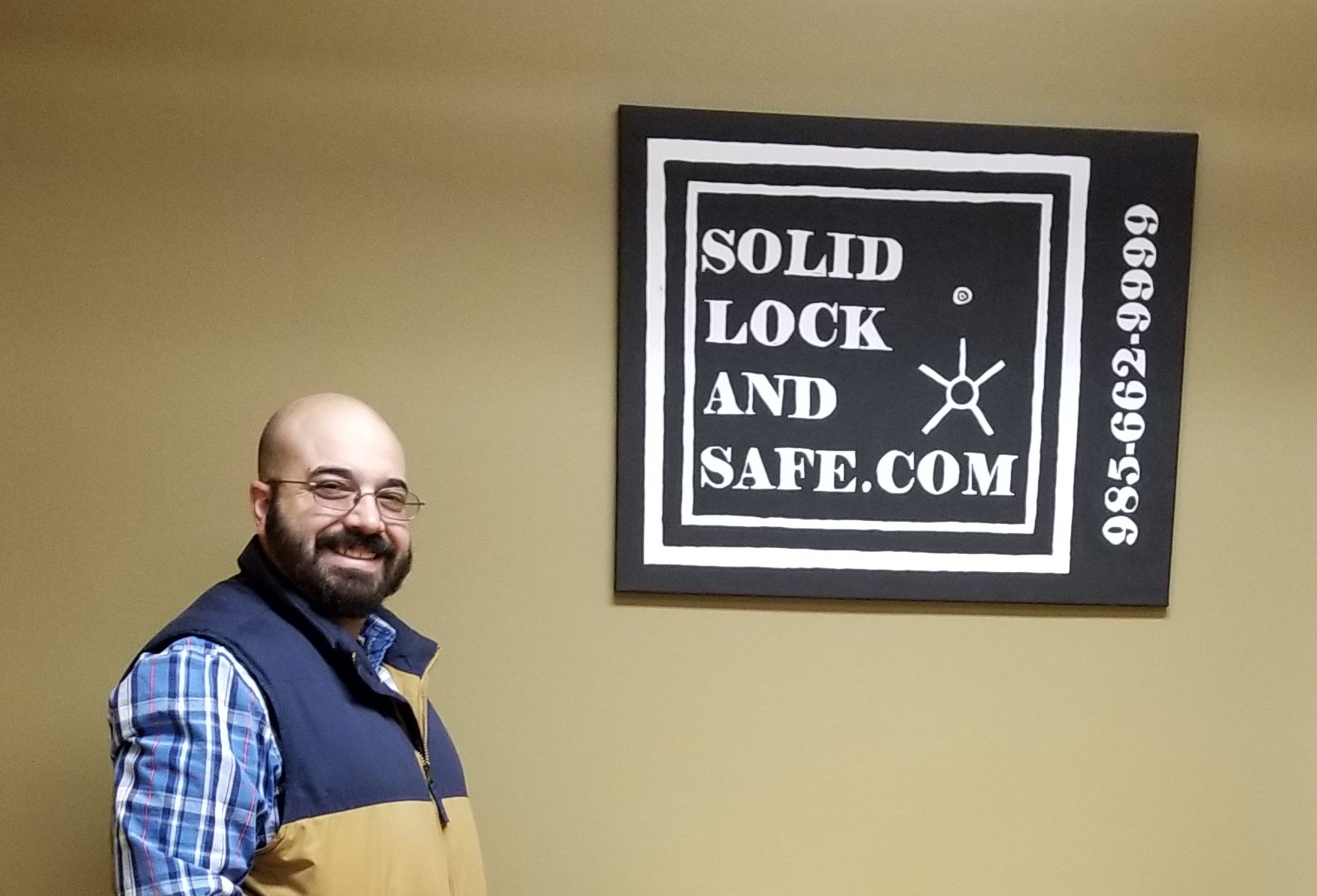 Solid Lock and Safe - Local Louisiana Locksmith Serving Tangipahoa Parish, St. Tammany Parish, Livingston Parish and Washington Parish with Pride. Automotive Residential Commercial Locksmith Safe and Vault